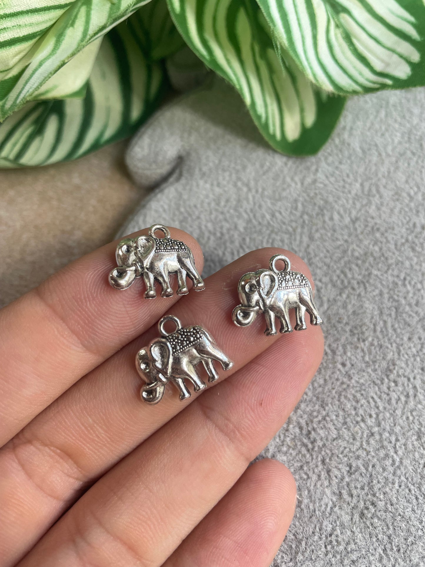 Dije de elefante de pewter