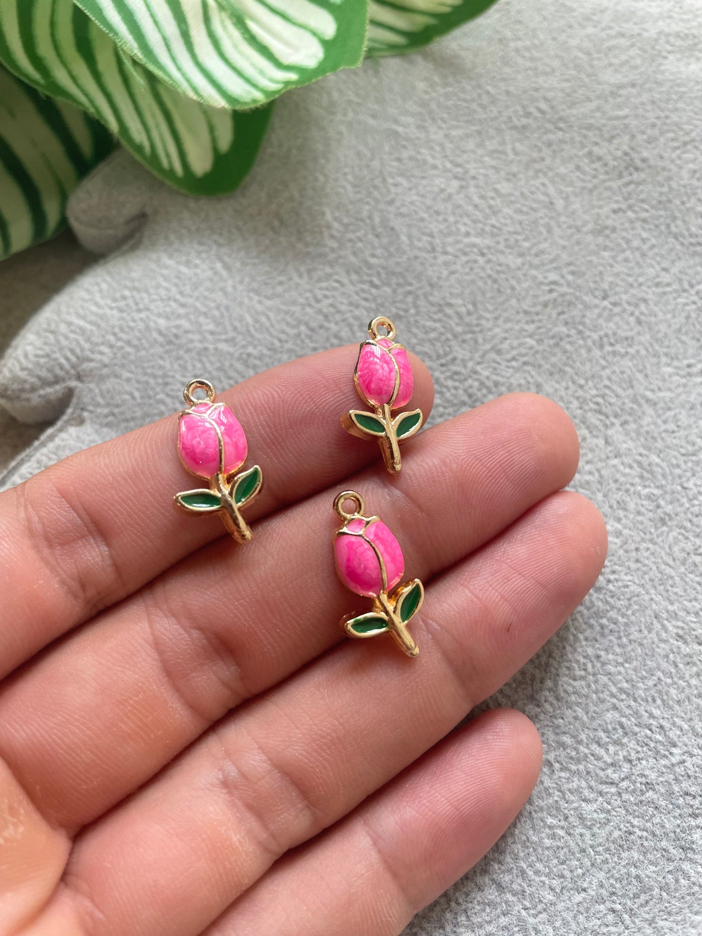 Tulipán rosa de brass con enamel