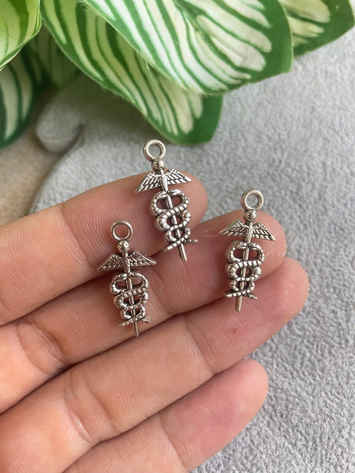 Dije de médicos plateado de pewter