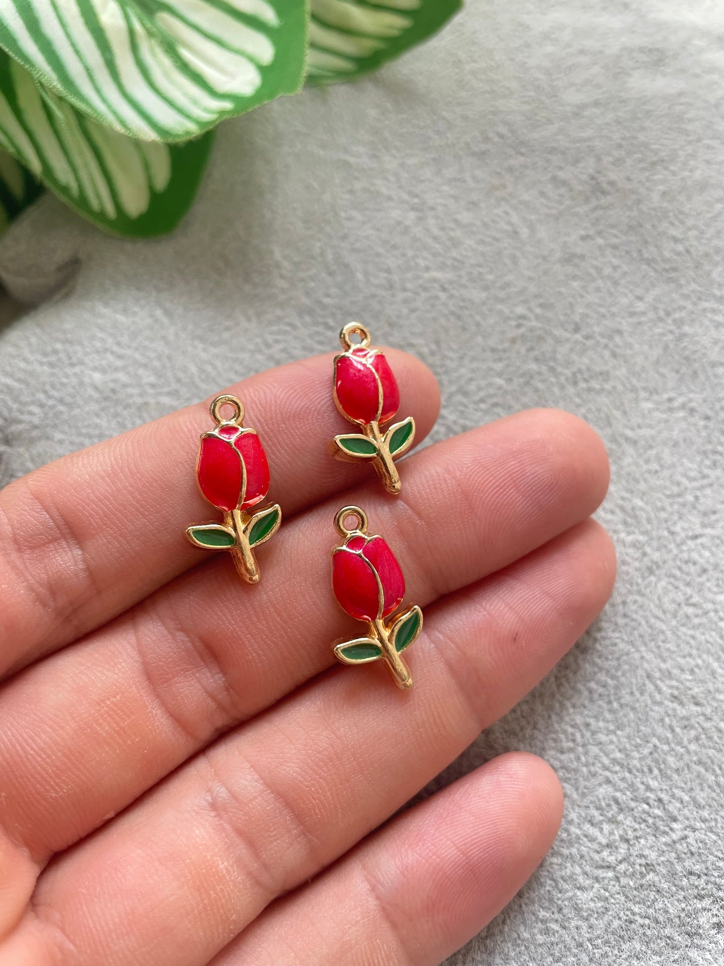 Tulipán rojo de brass con enamel