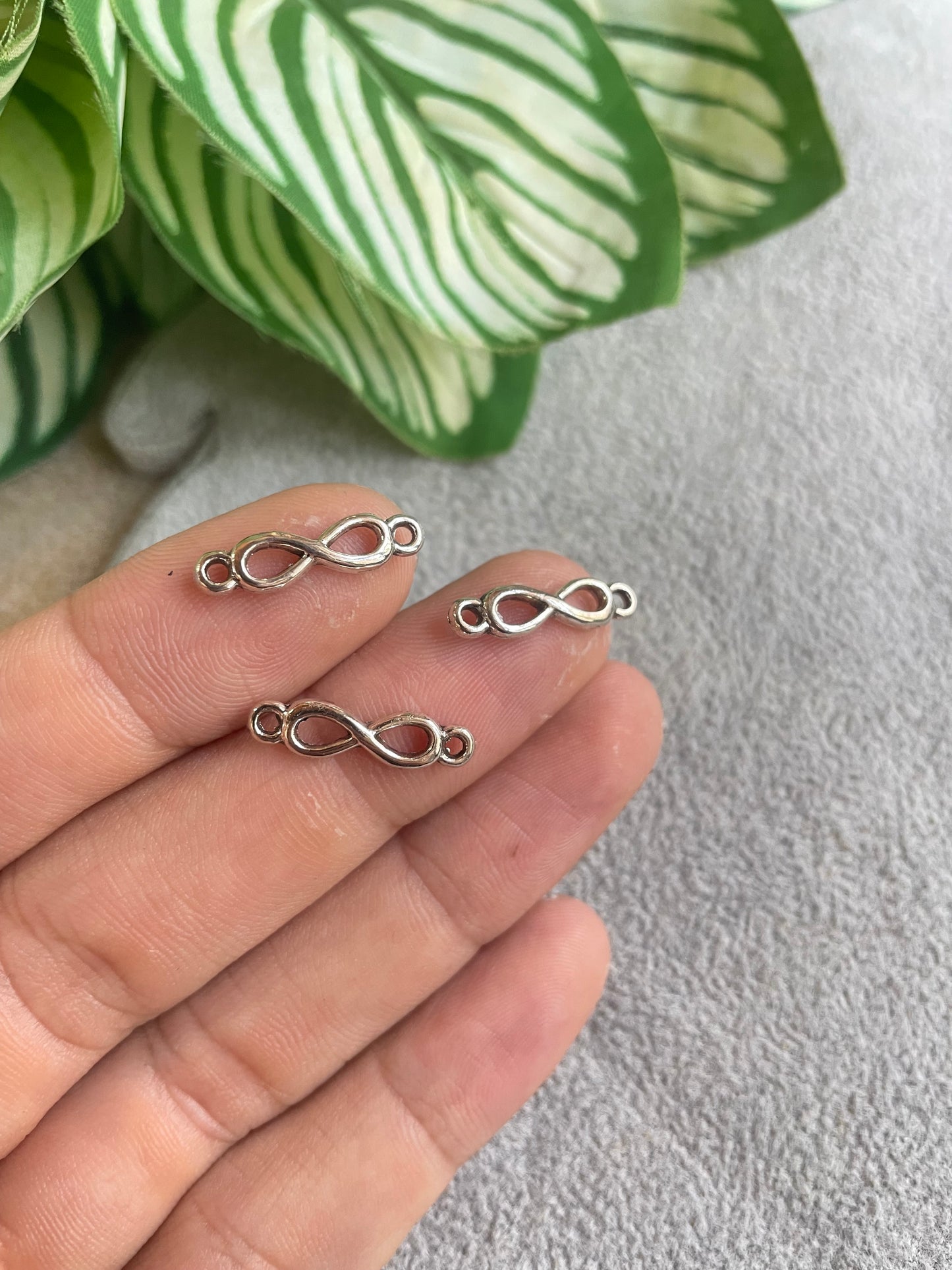 Dije de infinito pequeño de pewter