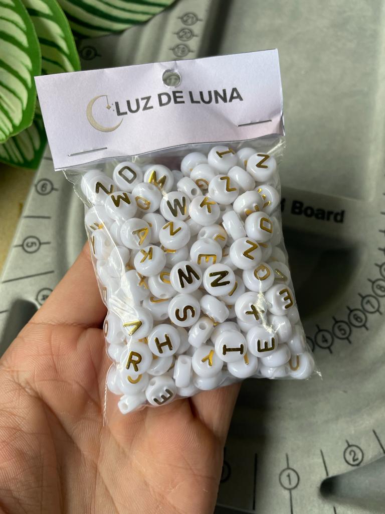 Letras acrílicas blanco con dorado