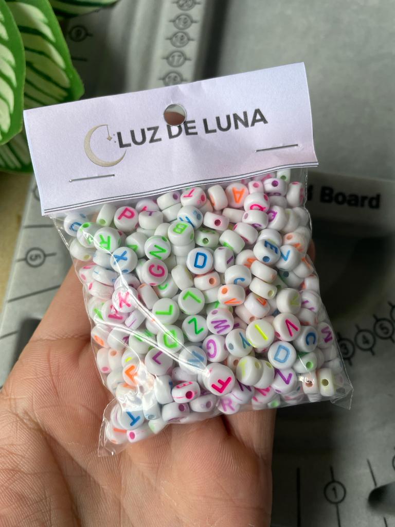 Letras acrílica blancas con colores (50 gramos)