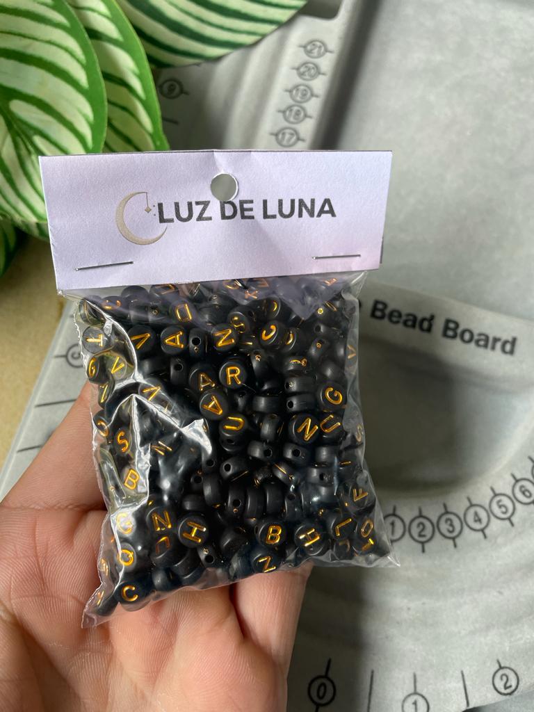 Letras acrílicas negro con dorado (50 gramos)
