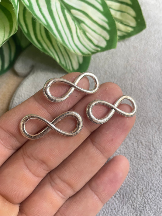 Dije de infinito grande de pewter