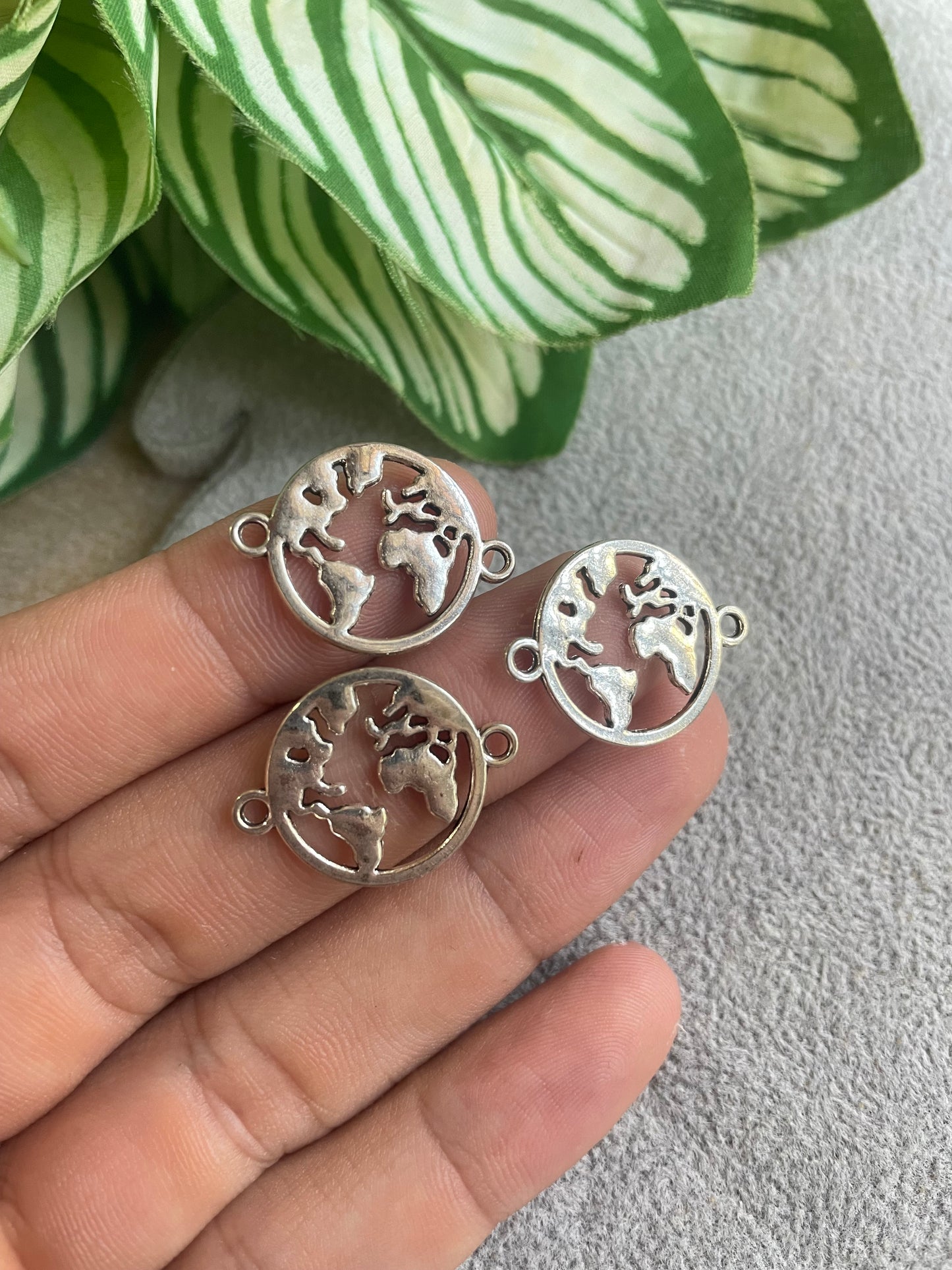 Enlace mapamundi de pewter