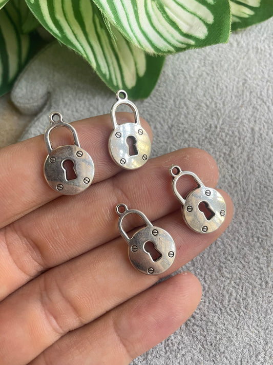 Dije de candado de pewter