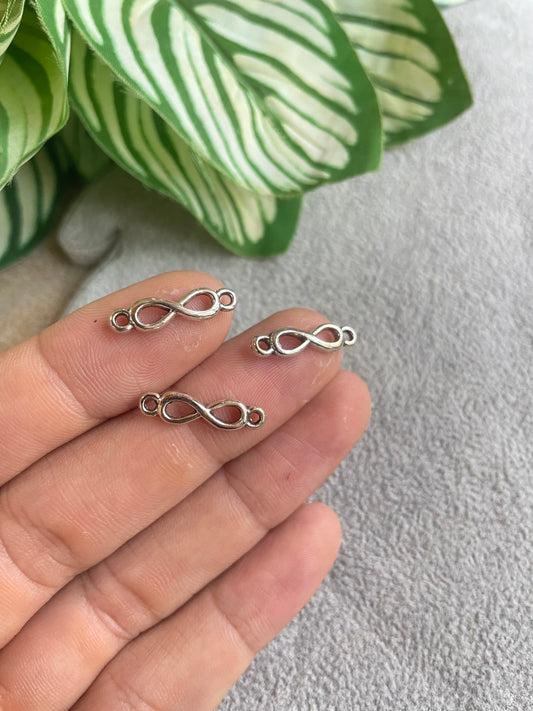 Dije de infinito pequeño de pewter
