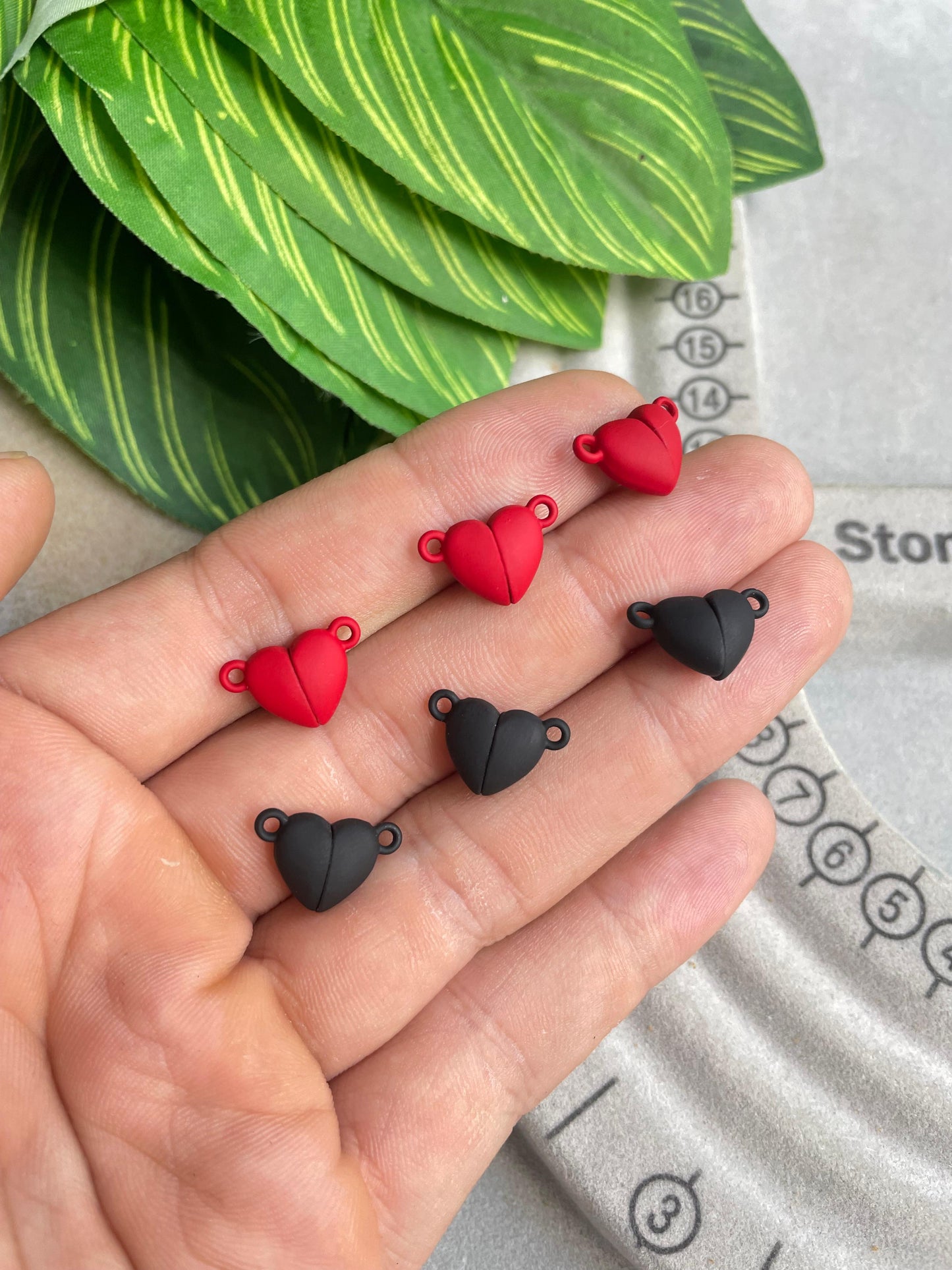 Broche de corazón con imán